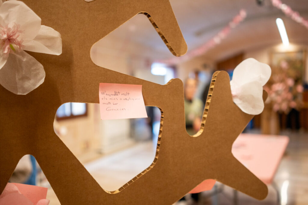 Decoración de papel en un evento en Fira de Andratx