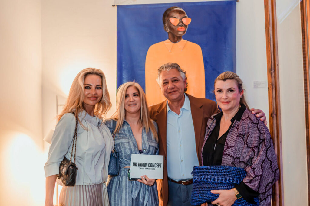 Asistentes en La Bibi Gallery durante una cena privada con arte contemporáneo