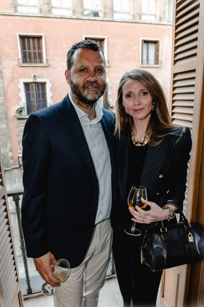 Pareja en evento artístico en La Bibi Gallery en Palma