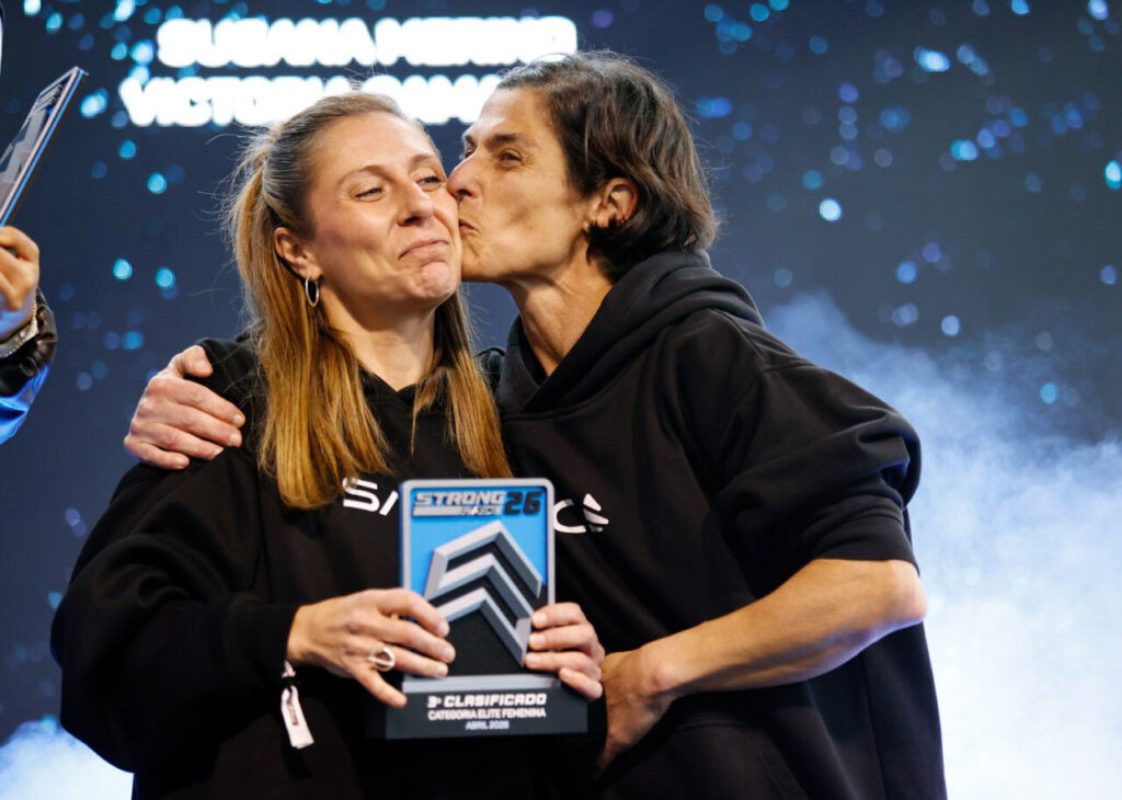Atletas celebrando en la premiación de la Strong Race 2026 en Palma.