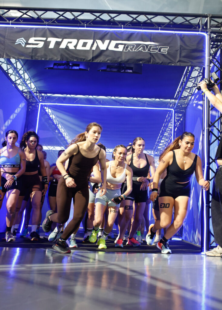 Atletas compitiendo en la Strong Race 2026 en Palma