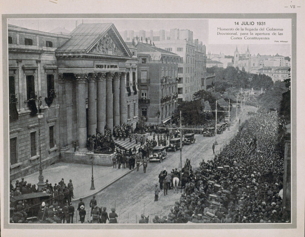 Llegada del Gobierno Provisional a la apertura de las Cortes Constituyentes en 1931