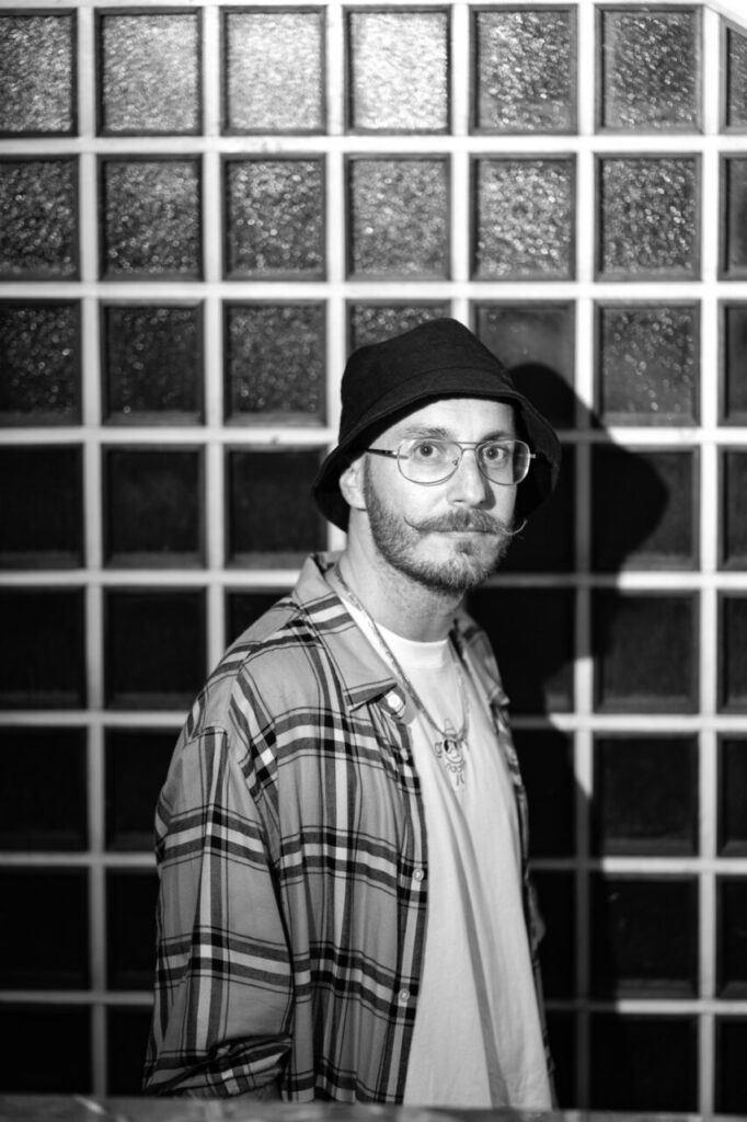 Retrato de Uri B, deejay nominado en los MEM Awards.
