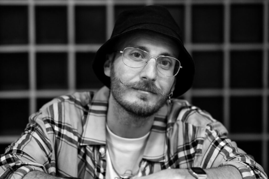 Retrato de Uri B, deejay nominado en los MEM Awards.