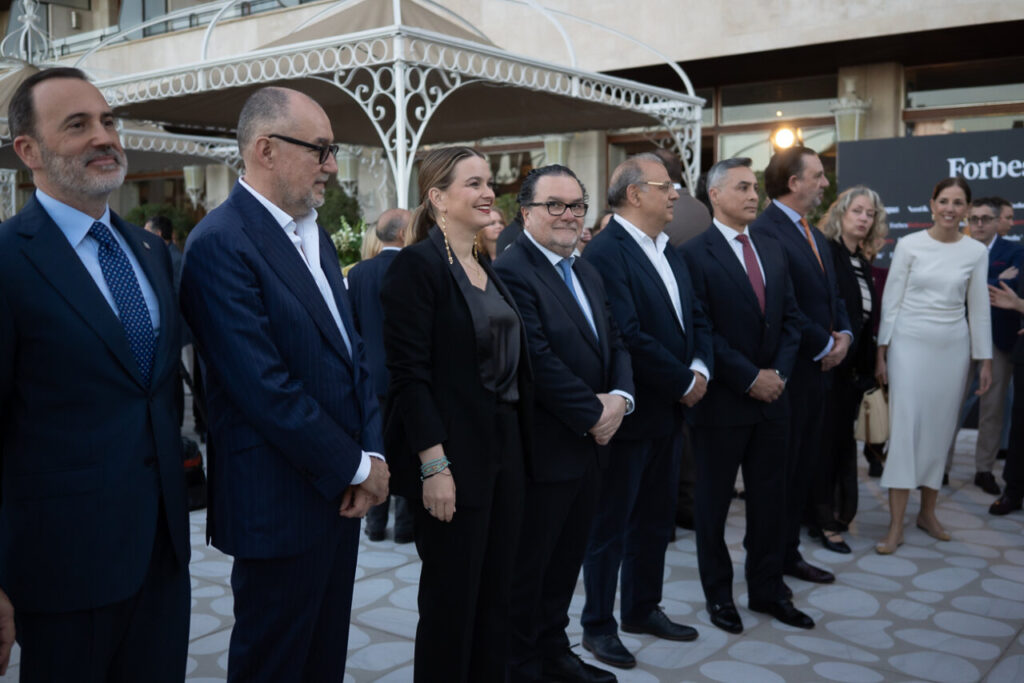 Forbes Baleares: la marca que lleva 108 años contando el poder del dinero llega a las islas 5 Presentación de Forbes Baleares con autoridades y empresarios en un evento