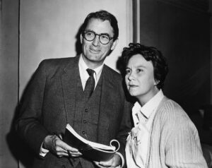 Harper Lee y Gregory Peck en un evento relacionado con su novela.