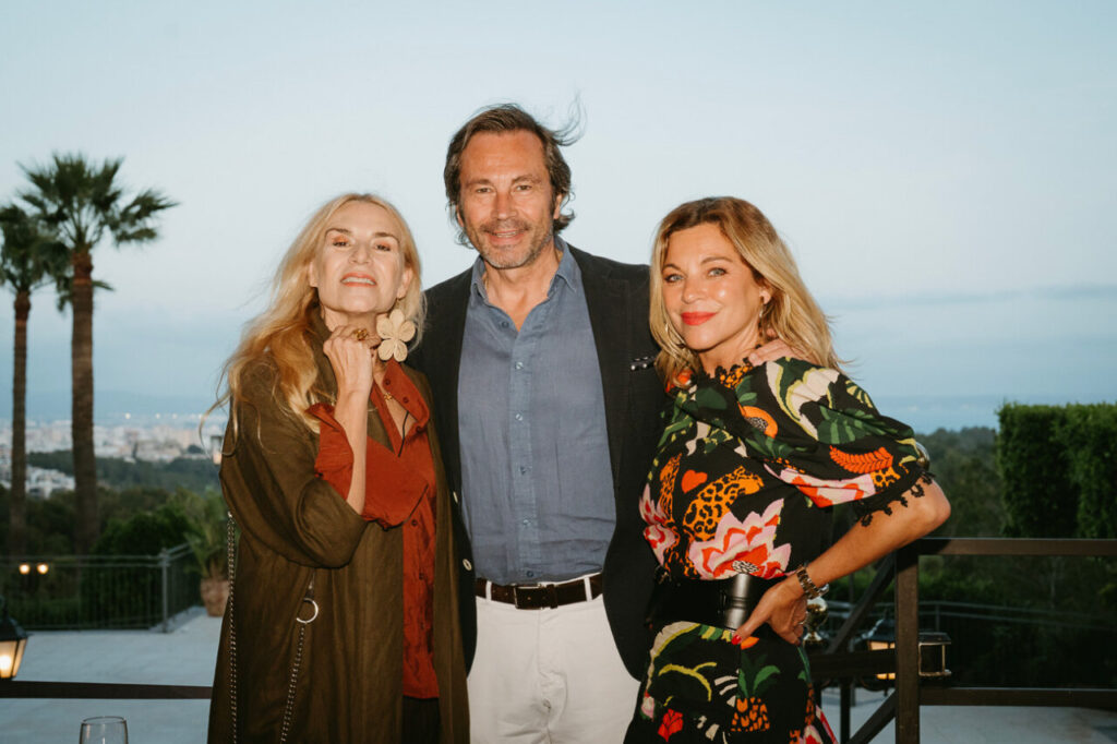 Tres personas posando en la inauguración de Es Balcó en Son Vida