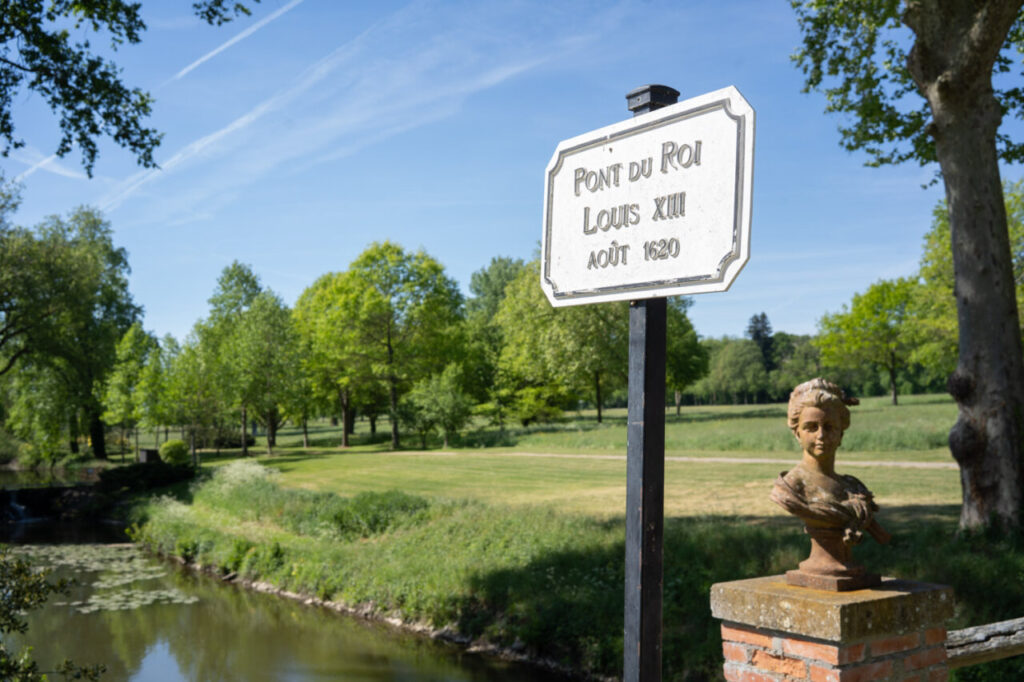 Cartel del Pont du Roi Louis XIII en el castillo de Brissac