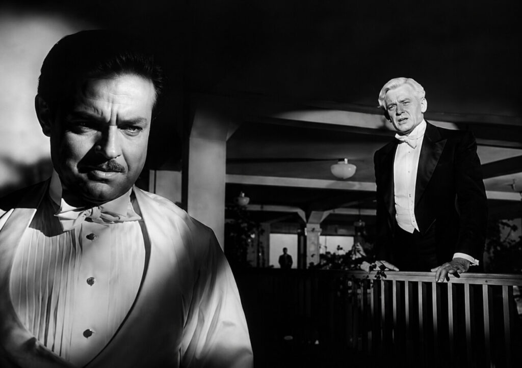 Escena de Ciudadano Kane con personajes en blanco y negro