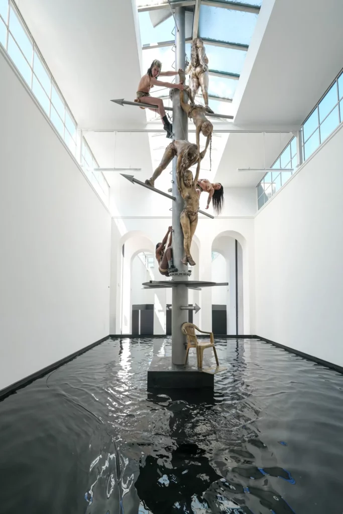 Instalación artística de Marina Abramovic en la Bienal de Venecia