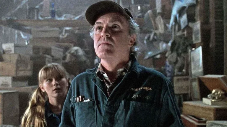 James Handy en una escena de Jumanji, actor de carácter en Hollywood.