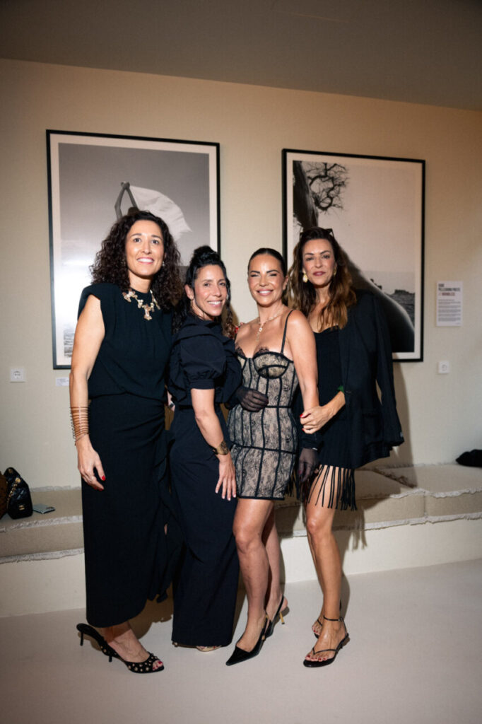 La inauguración de The Curated House: Una experiencia estética única en Ses Salines 16 Cuatro mujeres posando en un evento de moda en Ibiza