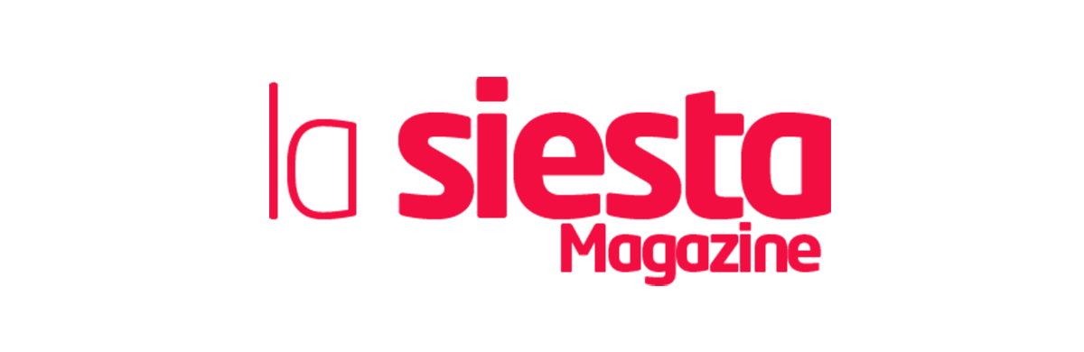 Logo de La Siesta Magazine en color rojo sobre fondo blanco