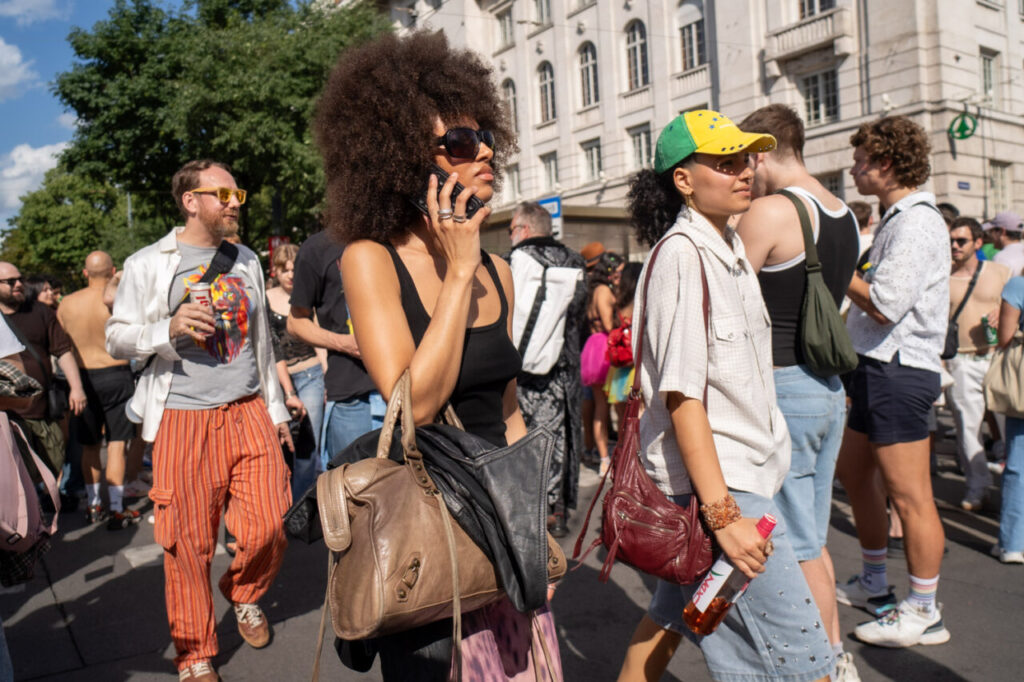 Participantes de la marcha del Orgullo en Viena, celebrando la diversidad.