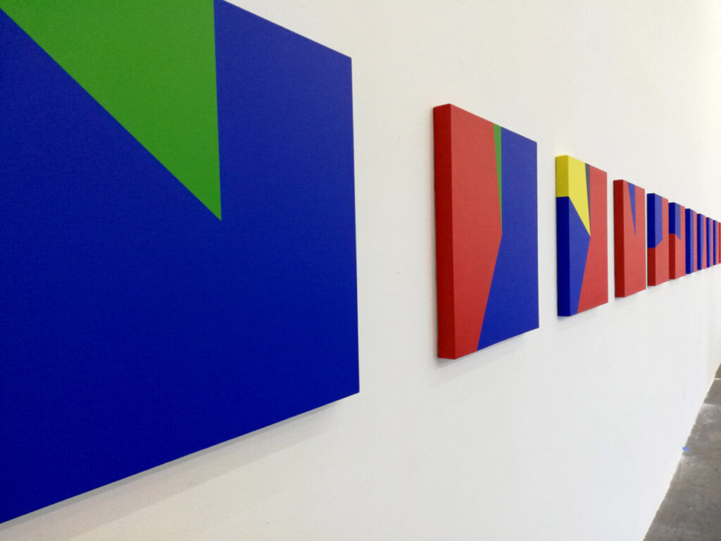 Obras de arte contemporáneo en una galería de Madrid
