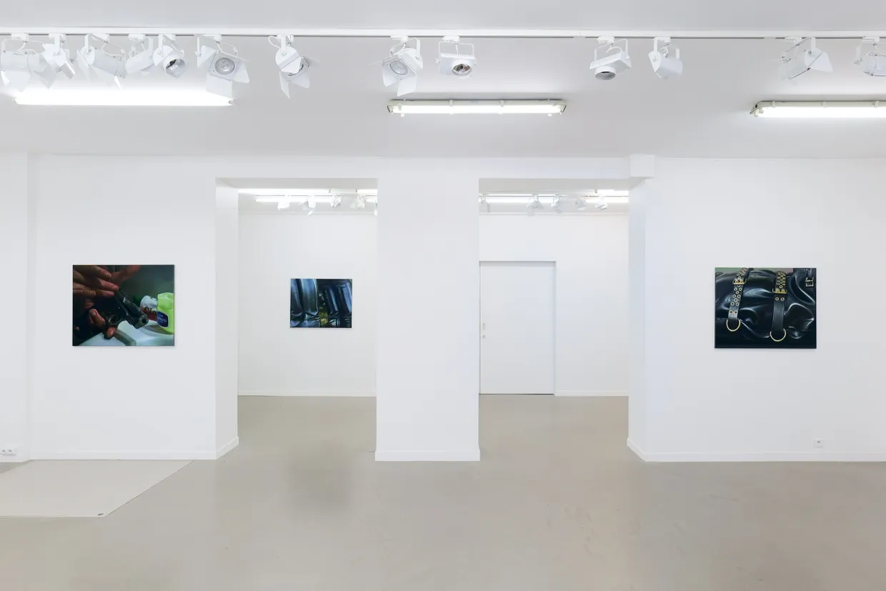 Vista interior de la Galería Casa de América con obras de PSJM
