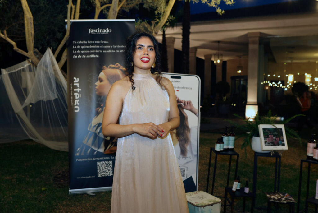 Modelo en evento de graduación de moda en Mallorca