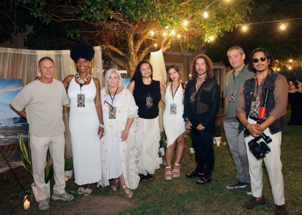 Grupo de personas en la graduación de Thalibis en Mallorca