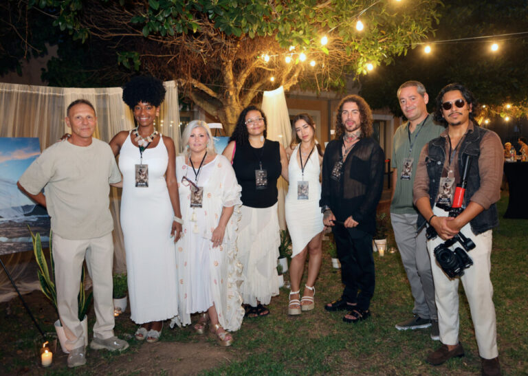 Grupo de personas en la graduación de Thalibis en Mallorca