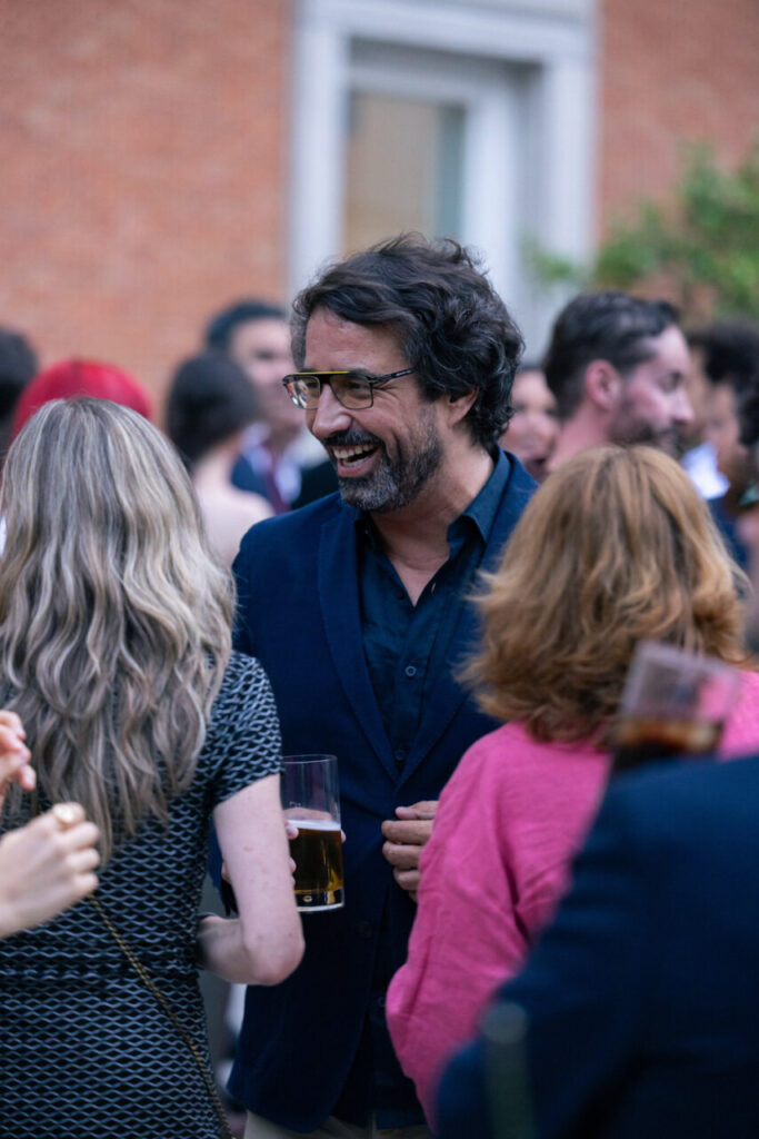 ADN Fórum: una noche donde el arte se convirtió en legado 9 Asistentes disfrutando de la gala ADN Fórum en el Museo Thyssen-Bornemisza.