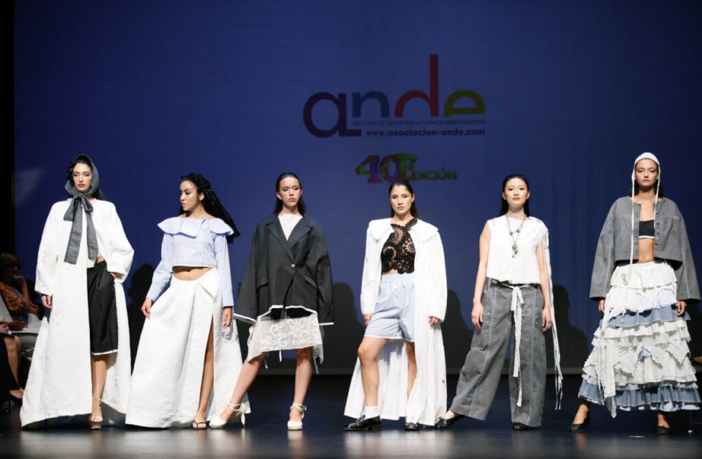 Jóvenes Diseñadores de Baleares inaugura su edición rumbo a la gala nacional 9 Modelos desfilando en la gala de la Asociación ANDE con ropa de moda