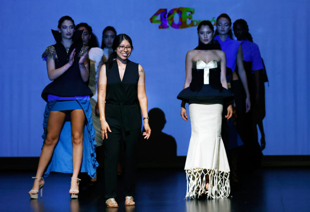 Jóvenes Diseñadores de Baleares inaugura su edición rumbo a la gala nacional 6 Desfile de moda con modelos y diseñadora en el escenario