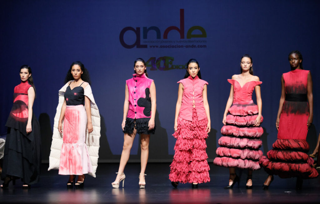 Jóvenes Diseñadores de Baleares inaugura su edición rumbo a la gala nacional 1 Modelos en pasarela mostrando diseños de moda en gala de ANDE