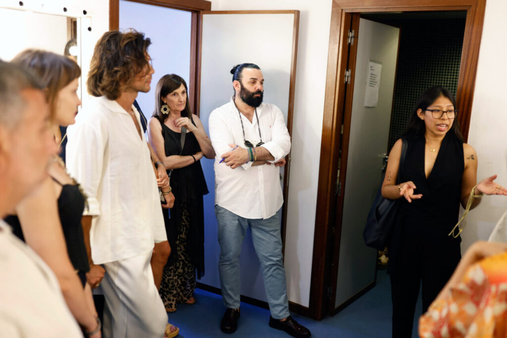 Jóvenes Diseñadores de Baleares inaugura su edición rumbo a la gala nacional 34 Grupo de personas en una gala de la Asociación ANDE.