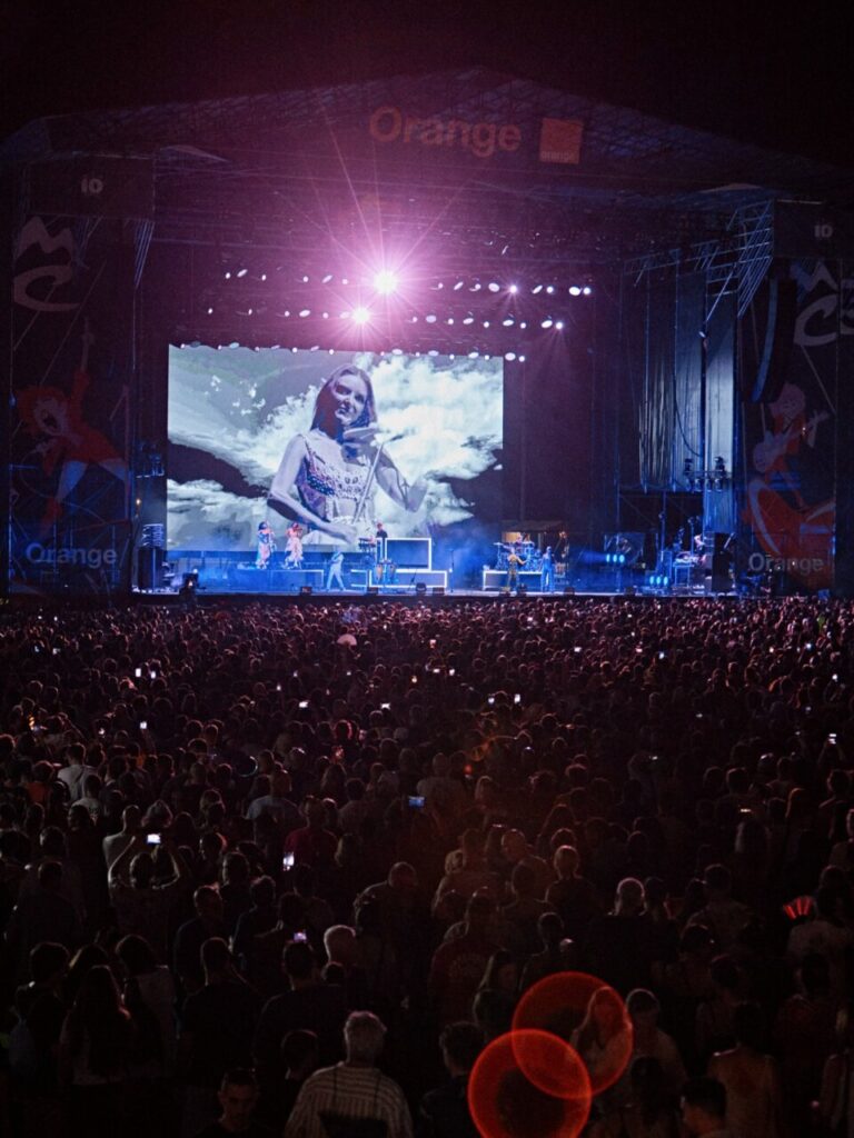 Concierto en el festival Mad Cool con gran multitud de asistentes