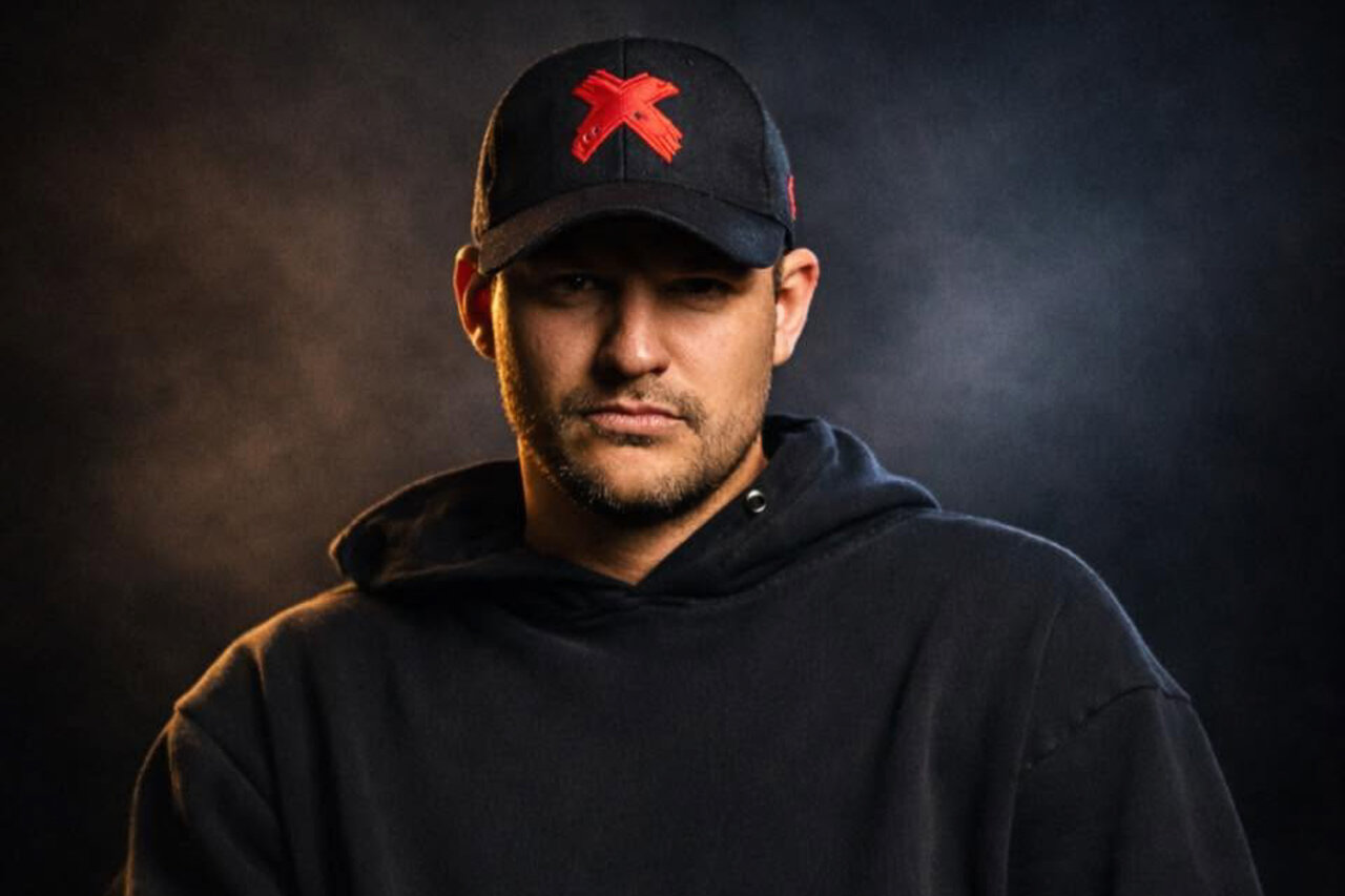 Retrato de Lord of Alchemy, productor musical y DJ reconocido