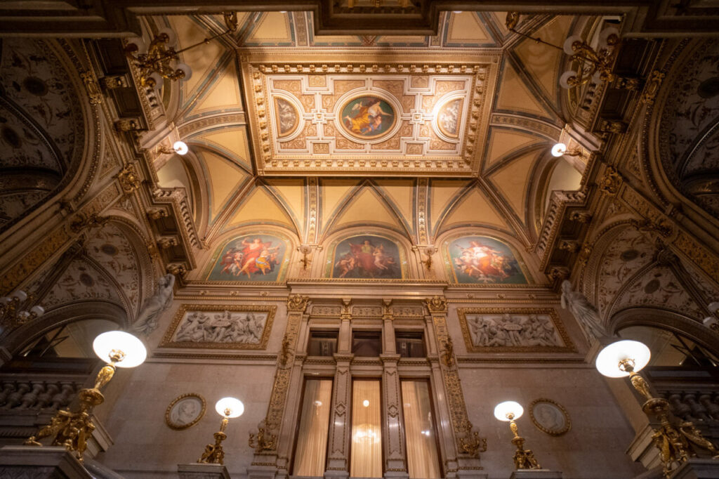 La Ópera de Viena: dos arquitectos muertos, un incendio y un cofre hundido en el Ring 1 Detalles arquitectónicos del interior de la Ópera de Viena