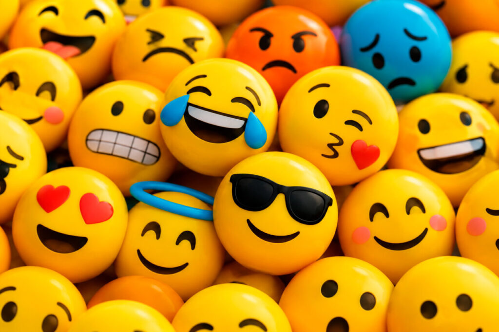 Diversos emojis amarillos con expresiones faciales variadas
