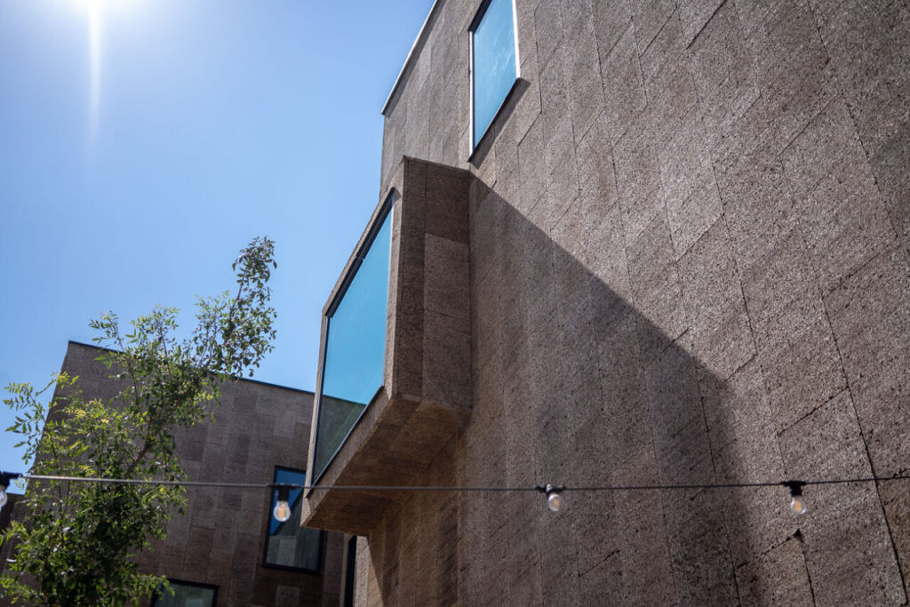 Terreno Barrio Hotel: el barrio que se hizo hotel en Palma 1 Vista de la arquitectura moderna del Hotel El Terreno en Mallorca